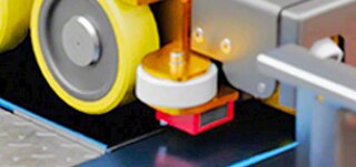 3D-süstikul on kuus kanali juhtrullikut