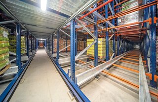 Automaatset Pallet Shuttle’it saab konfigureerida töötama väga sügavates laokanalites