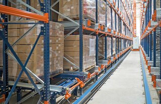 Automaatne Pallet Shuttle on kompaktne laosüsteem, mis optimeerib olemasolevat laopinda