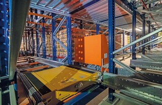 Iga transpordialus liigub mööda sellele määratud tasandit ja liigutab süstikut erinevate kanalite vahel