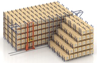 Kaubaaluste virnastuskraana liigub mööda vahekäiku vertikaalselt ja horisontaalselt, transportides nii süstikut kui ka koormat