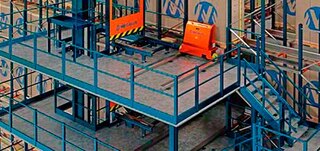 Platvorm kujutab endast tugikonstruktsiooni, millel liiguvad transpordialused