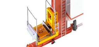 Süstik asub kaubaaluste virnastuskraana tõstekorvis