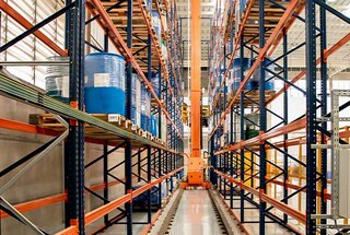 Kolmesuunalised virnastuskraanad automatiseerivad olemasolevaid ladusid