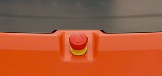 Igal AMR-robotil on hädaseiskamisnupp, mis võimaldab selle täielikult peatada