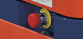 Igal AMR-robotil on hädaseiskamisnupp, mis võimaldab selle täielikult peatada