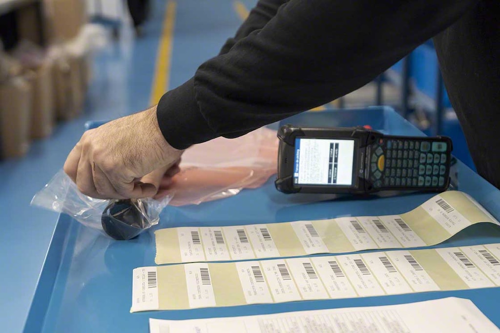 Kui kõik esemed on kodeeritud, saab WMS neid klassifitseerida ja koostada sobiva jaotamisstrateegia