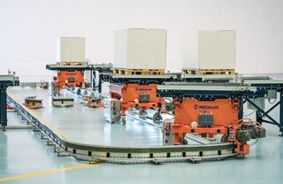 Elektriline monorelss-süsteem automatiseerib kaubaaluste rajatisesisese voo