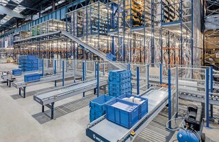 Konveiereid kasutatakse sageli korjamismoodulite erinevate korruste ühendamiseks