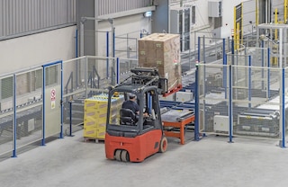 Kaubaaluste rullkonveierisüsteemid on mitmekülgsed, modulaarsed ja kohandatavad iga laoplaaniga