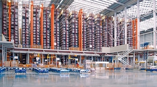 Kaubaaluste virnastajate kraanad