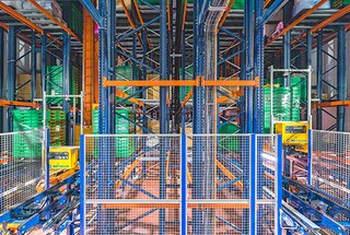 Kaubaaluste virnastuskraanad sobivad külmhoidlatesse