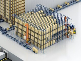 Läbivooluriiulite süsteem kaubaaluste virnastuskraanadega mõlemas vahekäigus