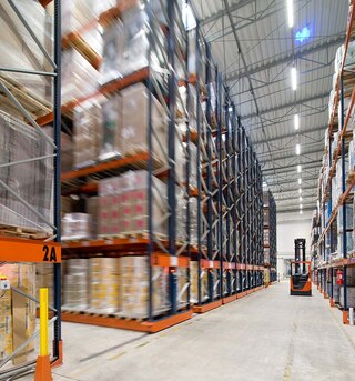 Liikuvad hoiuriiulid sobivad ideaalselt paljude LAÜdega ladudesse