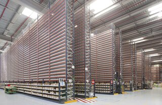 Kõrged meediumriiulid (M7) kasutavad maksimaalselt ära olemasolevat vertikaalset ruumi