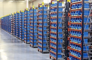 Plastsahtlid sobivad ideaalselt väikeste detailide hoidmiseks meediumriiulites (M7)