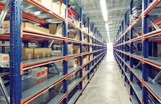 Galvaniseeritud meediumriiulid on väga vastupidav pind