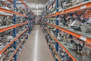 Metallist meediumriiulid suudavad kanda eri tüüpi raskeid koormaid