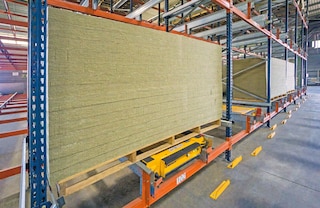 Pallet Shuttle laoriiulite mõõte saab kohandada ülesuuruses koormatele