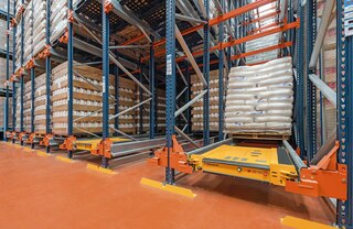 Pallet Shuttle süsteemis võimaldab igas kanalis ladustada erinevat tüüpi tooteid