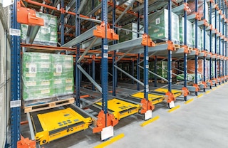 Pallet Shuttle süsteemis saab korraga töötada mitu süstikut