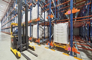 Pallet Shuttle laoriiulid võimaldavad ladustada suuri kotte