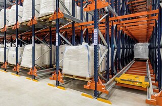 Pallet Shuttle suudab töötada enam kui 60 m sügavustes riiulites