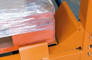 Kaubaaluste tsentreerimisseadmed hõlbustavad peale- ja mahalaadimist