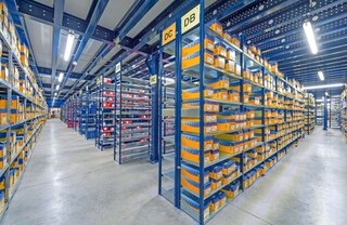 Väikekaubariiulid pakuvad käsitsi juurdepääsu kõigele, mida riiulitel hoitakse